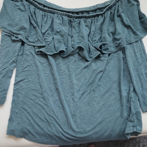 Like New Ruffle Off the Shoulder Shirt - Picture 3 of 3